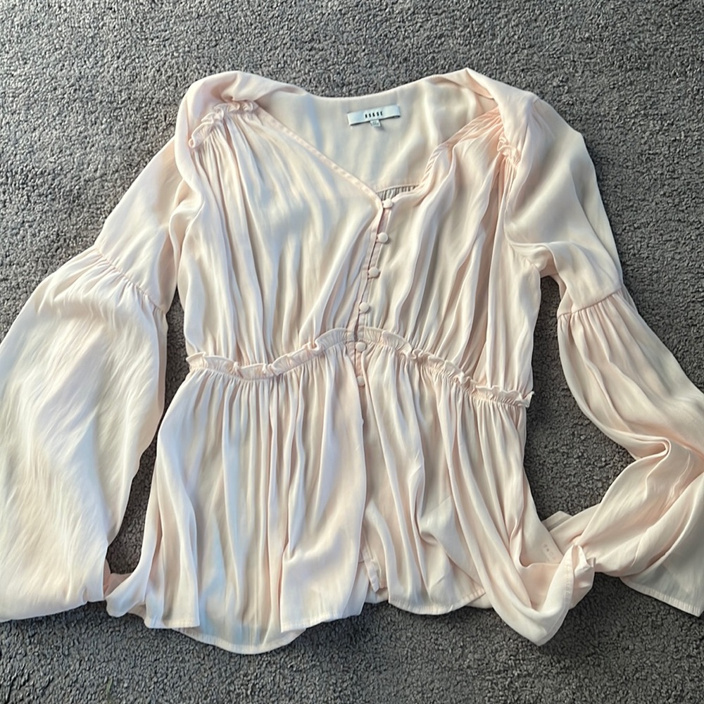 Soft pink RO & DE bell sleeve blouse